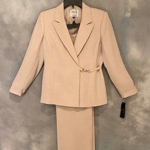 Women’s Le Suit 2 Piece Pant Suit